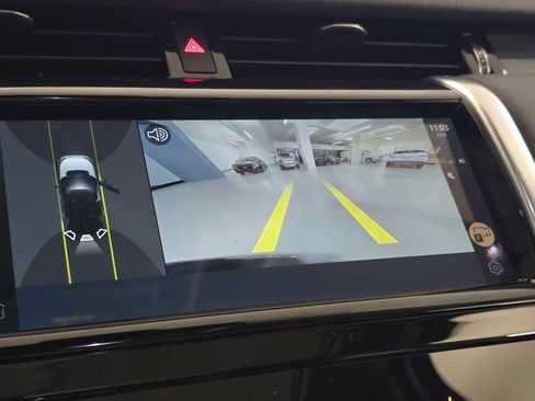 Used 2023 Land Rover Discovery Sport SE image 34