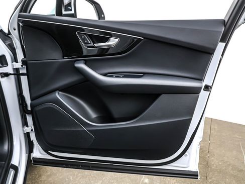 Used 2025 Audi Q7 2.0T Premium w/ Convenience Package image 25