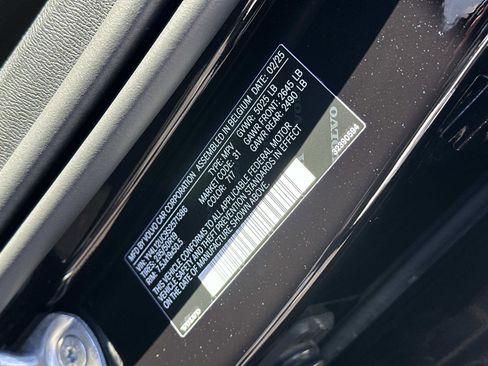 Certified 2025 Volvo XC40 B5 Plus w/ Protection Package Premier image 29