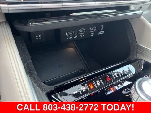 Used 2023 Jeep Wagoneer Series III w/ Premium Group I AWD/4WD image 29