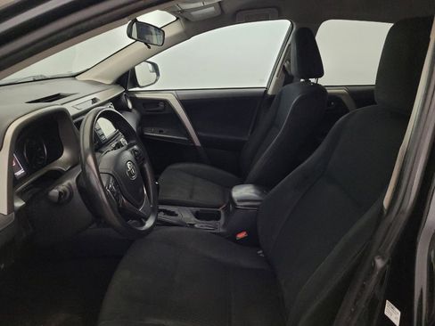 Used 2018 Toyota RAV4 LE FWD image 17