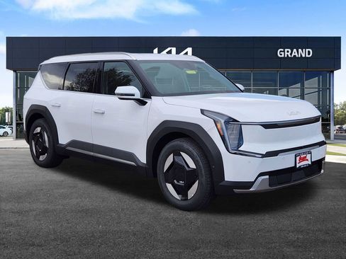 New 2026 Kia EV9 Wind image 2