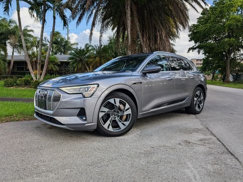 Used 2021 Audi e-tron Premium w/ Towing Package image 10