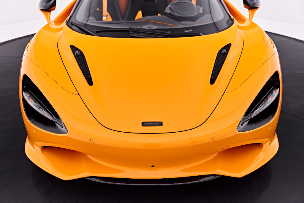 Used 2025 McLaren 750S Spider RWD image 32