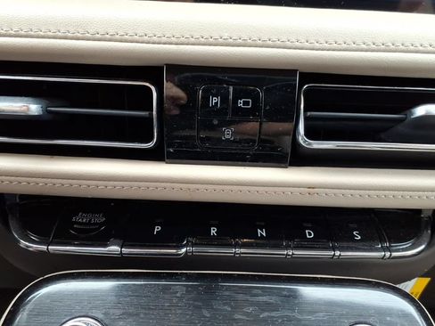 Used 2023 Lincoln Nautilus AWD image 25