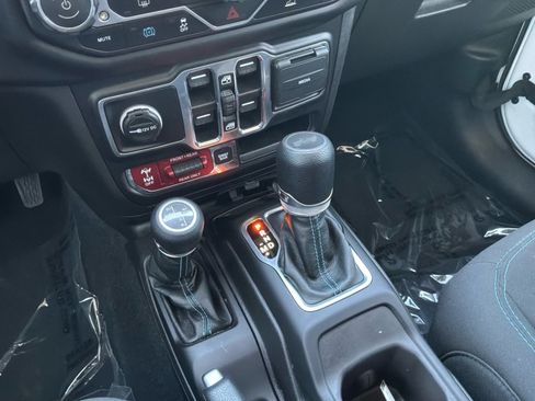 Used 2023 Jeep Wrangler Unlimited Rubicon 4xe AWD/4WD image 16