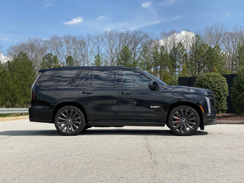 Used 2026 Cadillac Escalade V image 5