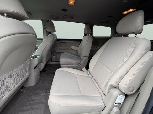 Used 2019 Kia Sedona LX image 19