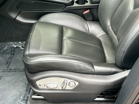 Used 2024 Porsche Macan Base image 19