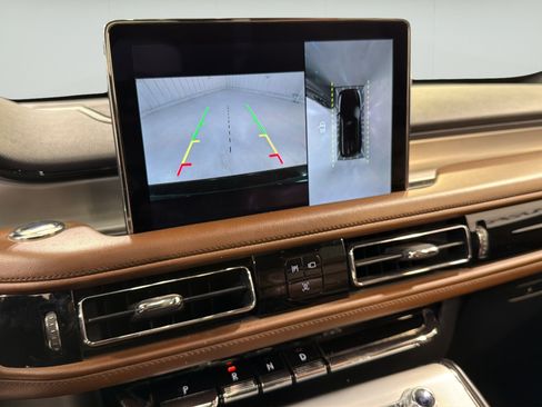 Used 2022 Lincoln Aviator Reserve w/ Equipment Group 201A AWD/4WD image 16