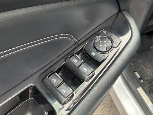 Used 2019 Ford Edge Titanium image 11