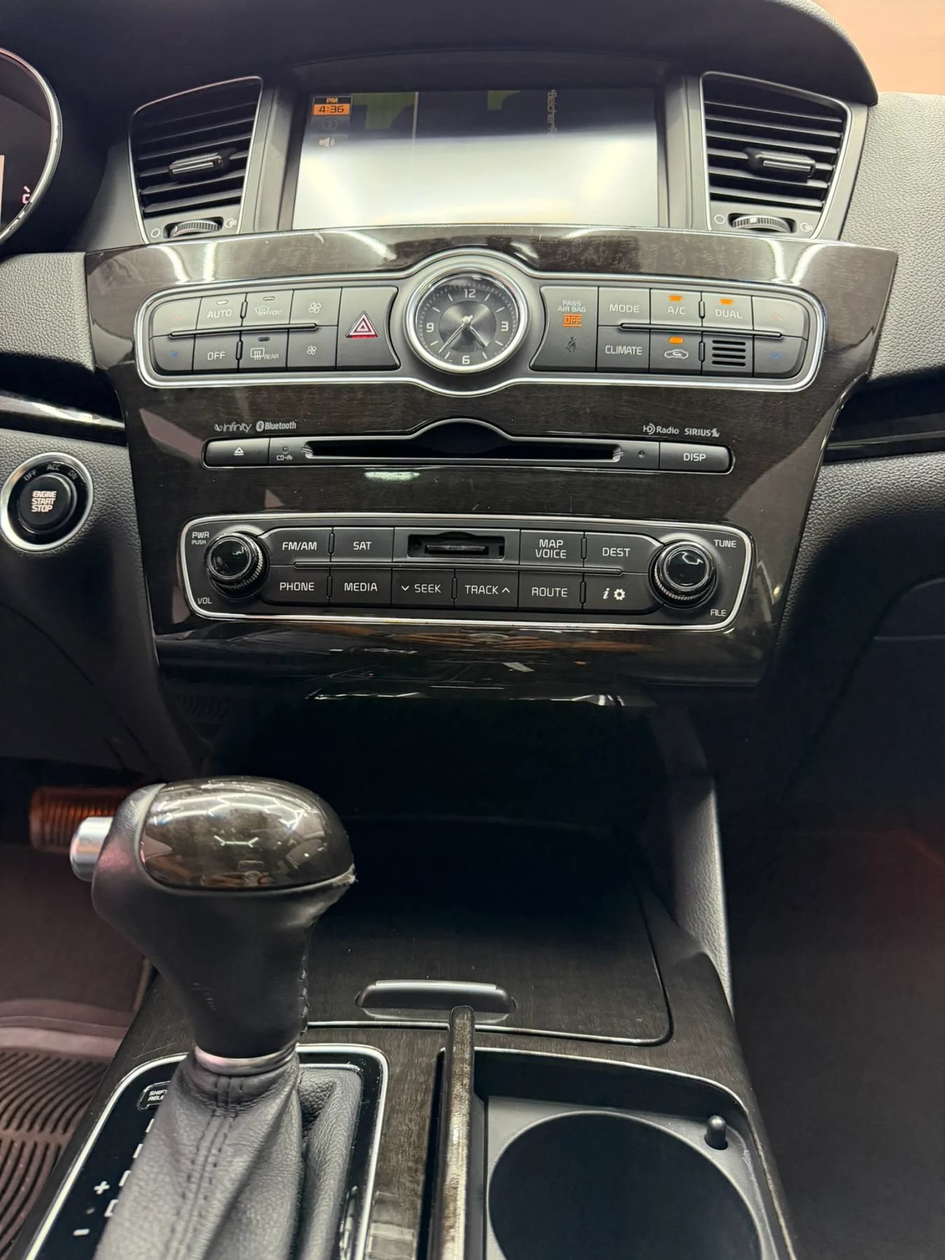 Used 2015 Kia Cadenza Premium w/ Technology Package FWD image 21