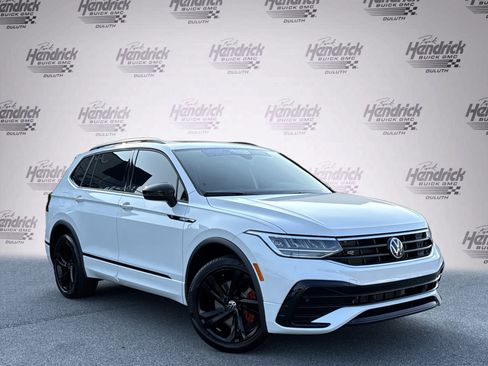 Used 2024 Volkswagen Tiguan SE R-Line FWD image 2