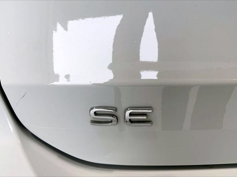 Used 2024 Volkswagen Taos SE FWD image 31