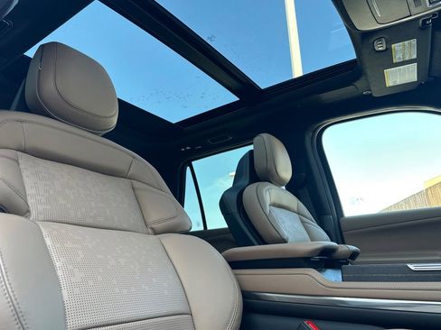 New 2026 Lincoln Navigator Black Label AWD/4WD image 17
