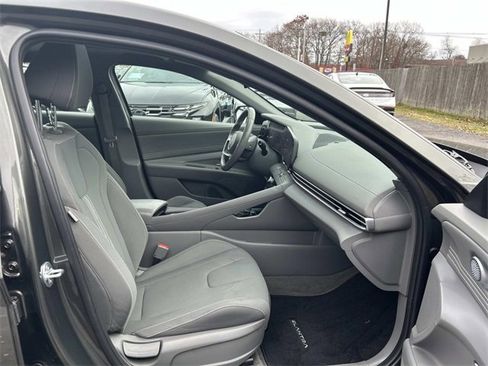 Certified 2024 Hyundai Elantra SEL w/ Convenience Package image 15