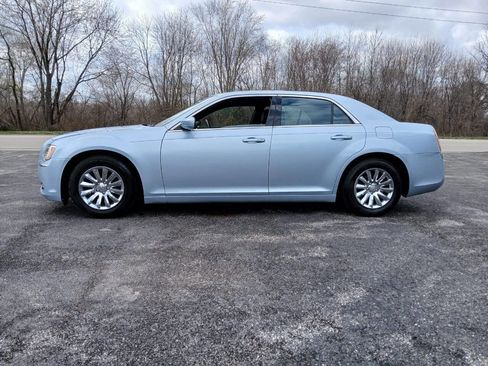 Used 2013 Chrysler 300 image 4