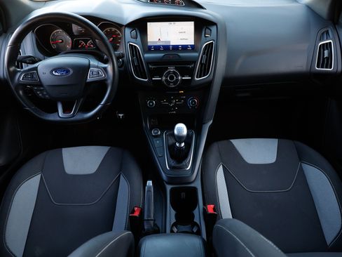 Used 2017 Ford Focus ST image 2