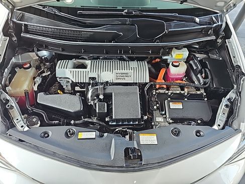 Used 2016 Toyota Prius V Three FWD image 11