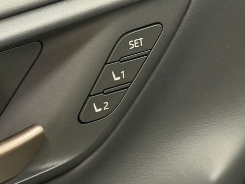 Used 2025 Toyota Crown Signia image 27