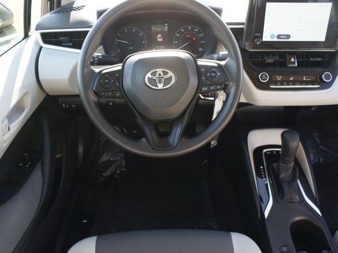 Used 2025 Toyota Corolla LE image 5