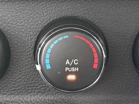 Used 2018 Jeep Wrangler Unlimited Sahara w/ Connectivity Group AWD/4WD image 18