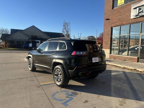 Used 2019 Jeep Cherokee Trailhawk w/ Cold Weather Group image 8