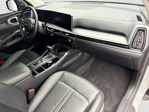 Used 2024 Kia Sorento S w/ Panoramic Sunroof Package image 16