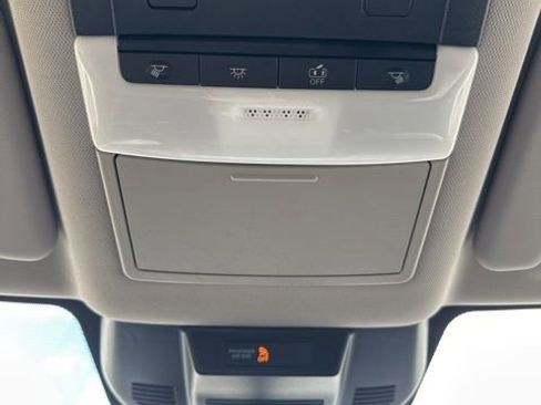 Used 2024 Nissan Rogue SV image 28