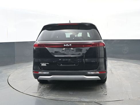 Used 2024 Kia Carnival LX image 4