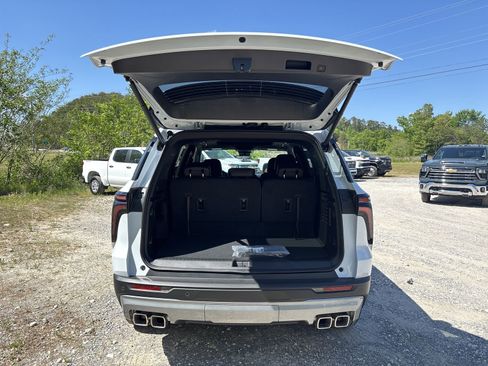 New 2026 Chevrolet Traverse Z71 w/ Driver Confidence Package AWD/4WD image 27