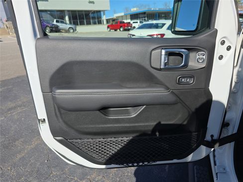 Used 2022 Jeep Wrangler Unlimited Sahara w/ LED Lighting Group image 19