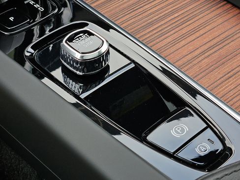 Used 2023 Volvo S60 B5 Plus w/ Climate Package image 24