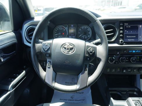 Used 2020 Toyota Tacoma TRD Off-Road w/ Technology Package AWD/4WD image 15