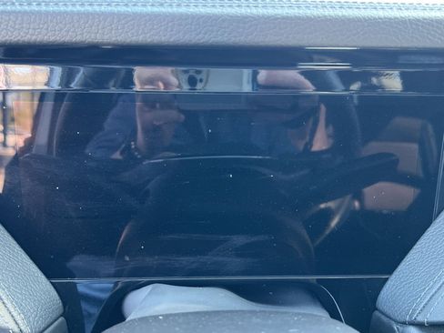 Used 2025 GMC Yukon XL Denali AWD/4WD image 16