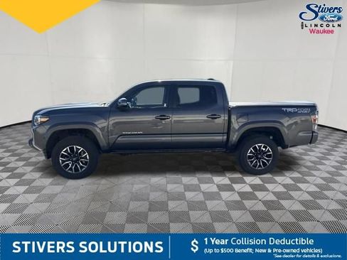 Used 2022 Toyota Tacoma TRD Sport w/ TRD Premium Sport Package AWD/4WD image 10