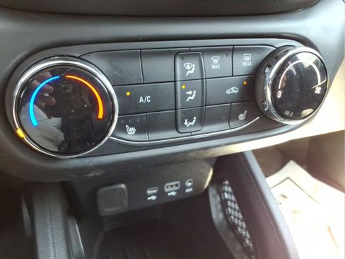 Used 2023 Chevrolet TrailBlazer LT FWD image 24