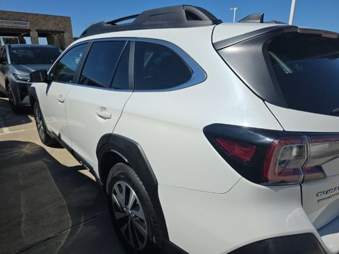 Used 2024 Subaru Outback Premium AWD/4WD image 3
