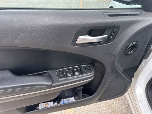 Used 2019 Dodge Charger SXT w/ Leather Interior Group RWD image 6