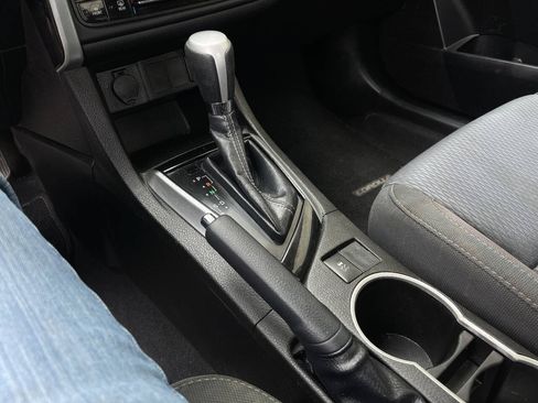Used 2018 Toyota Corolla LE FWD image 2