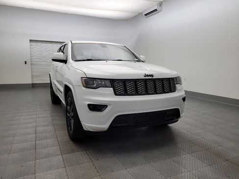 Used 2018 Jeep Grand Cherokee Altitude image 14