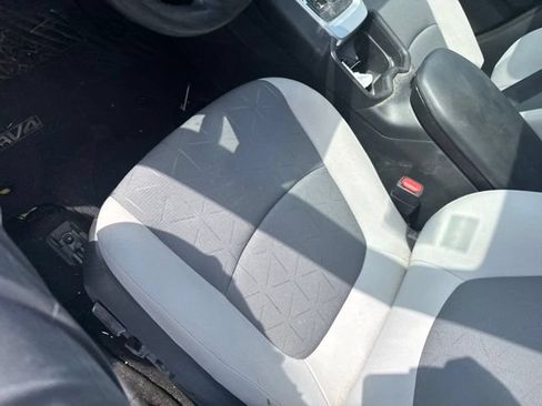 Used 2019 Toyota RAV4 XLE FWD image 12