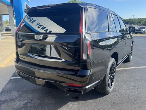 Used 2023 Cadillac Escalade Sport w/ LPO, ONYX Package AWD/4WD image 4