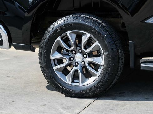Used 2023 Chevrolet Silverado 1500 LT w/ Z71 Off-Road Package AWD/4WD image 10