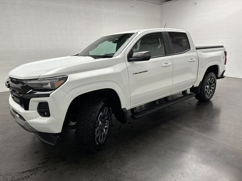 Used 2025 Chevrolet Colorado Z71 AWD/4WD image 4
