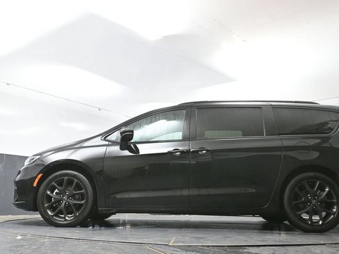 Used 2025 Chrysler Pacifica Limited FWD image 54