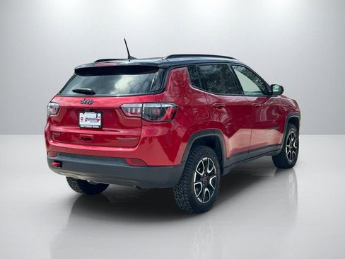 Used 2025 Jeep Compass Trailhawk image 5