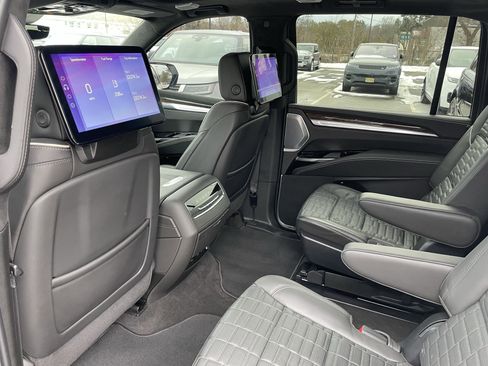 Used 2025 Cadillac Escalade ESV Sport Platinum image 30