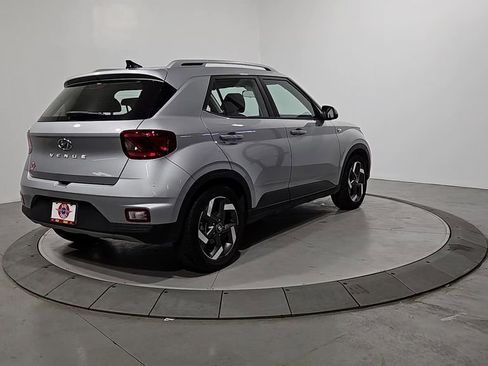 Used 2022 Hyundai Venue SEL image 5