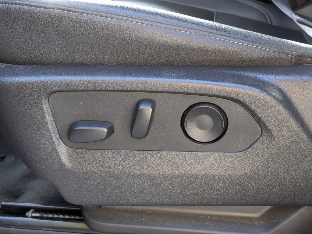 Used 2025 GMC Sierra 1500 SLT RWD image 17